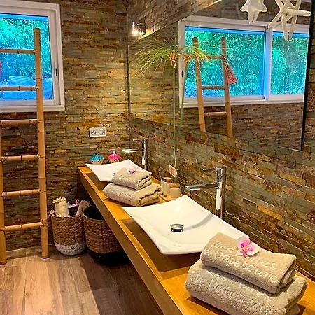Les Voiles De Valescure D'hotes Et Son Espace Bien Etre Bed & Breakfast 4*