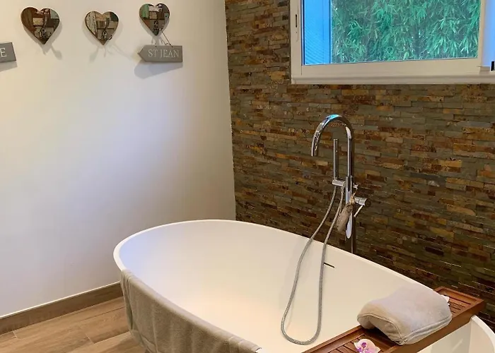 Les Voiles De Valescure Bed & Breakfast