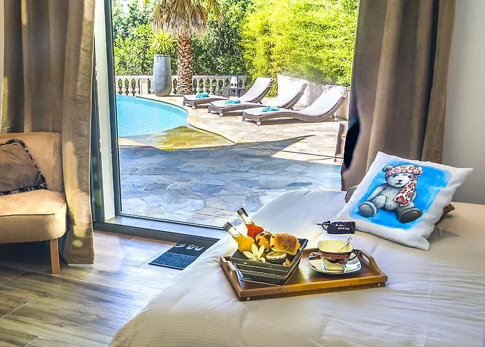 Les Voiles De Valescure Bed & Breakfast